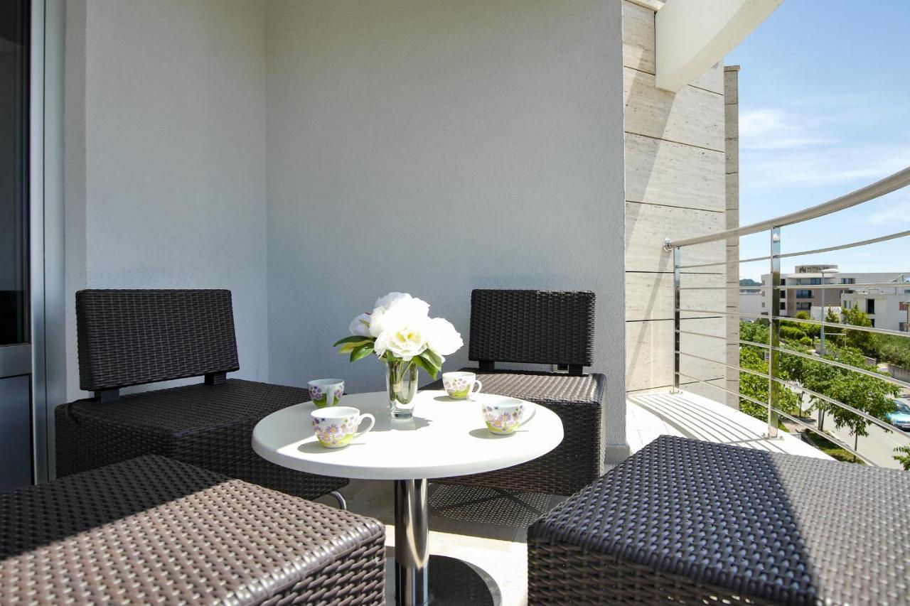 Apartments Milan Макарска Екстериор снимка