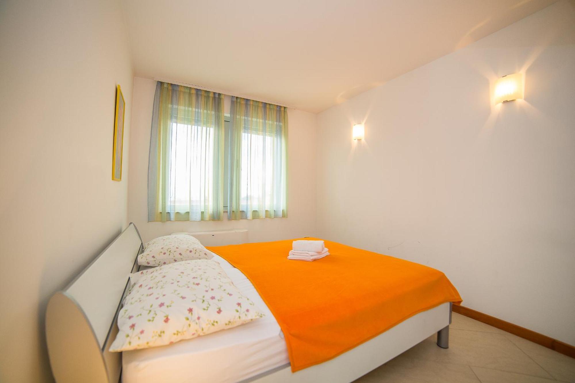 Apartments Milan Макарска Стая снимка