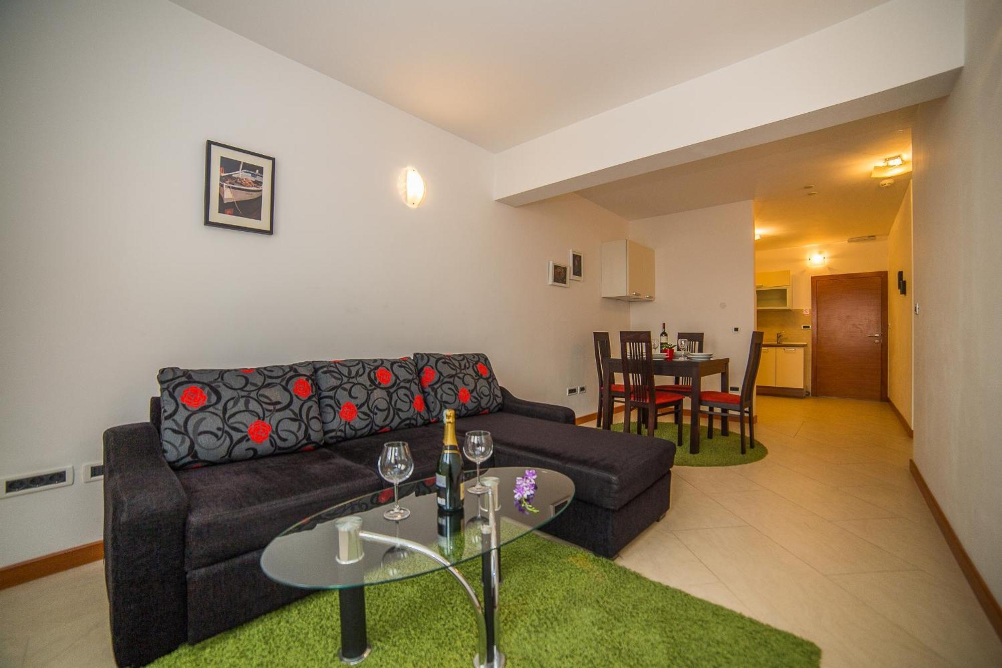 Apartments Milan Макарска Стая снимка