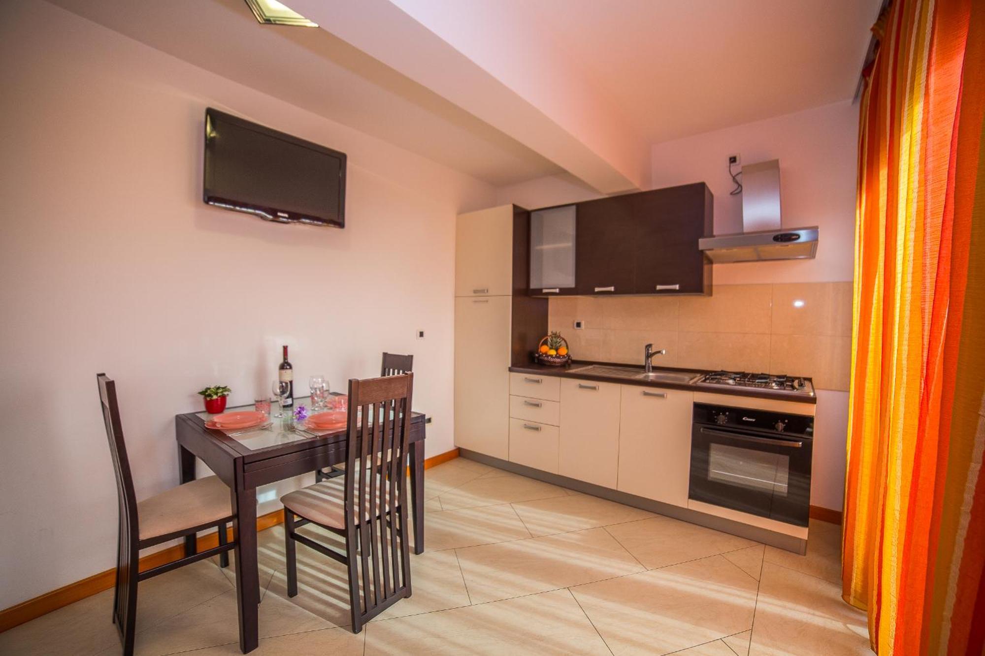 Apartments Milan Макарска Стая снимка