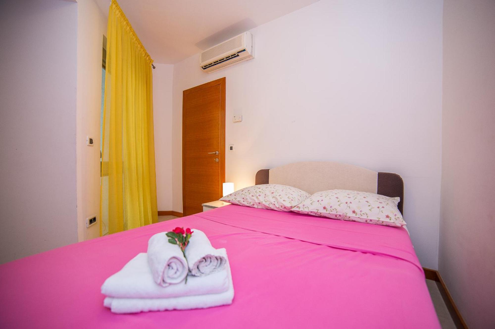 Apartments Milan Макарска Стая снимка