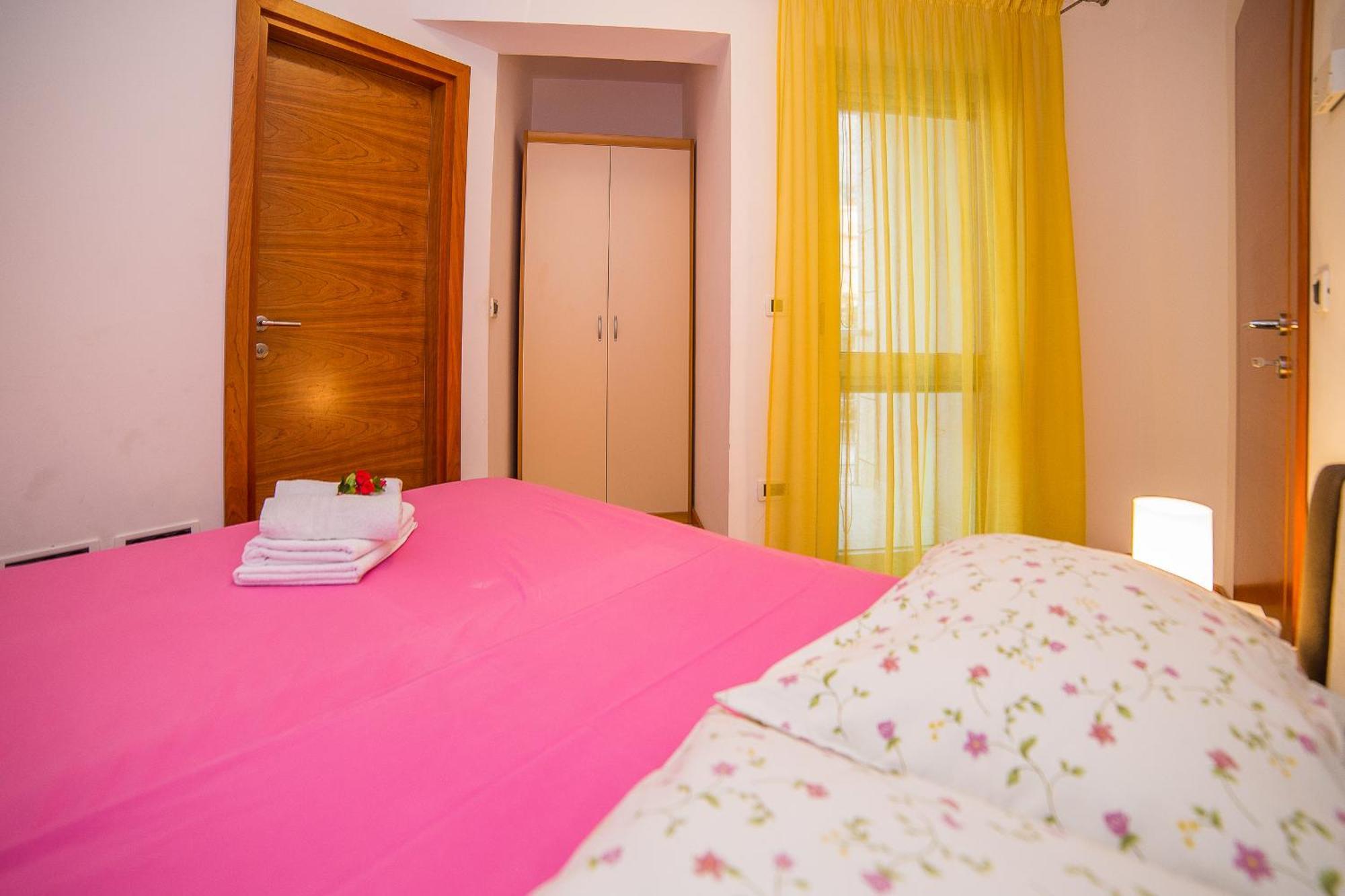 Apartments Milan Макарска Стая снимка