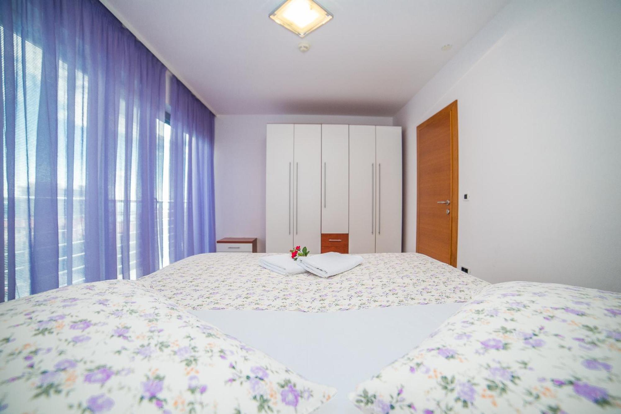 Apartments Milan Макарска Стая снимка
