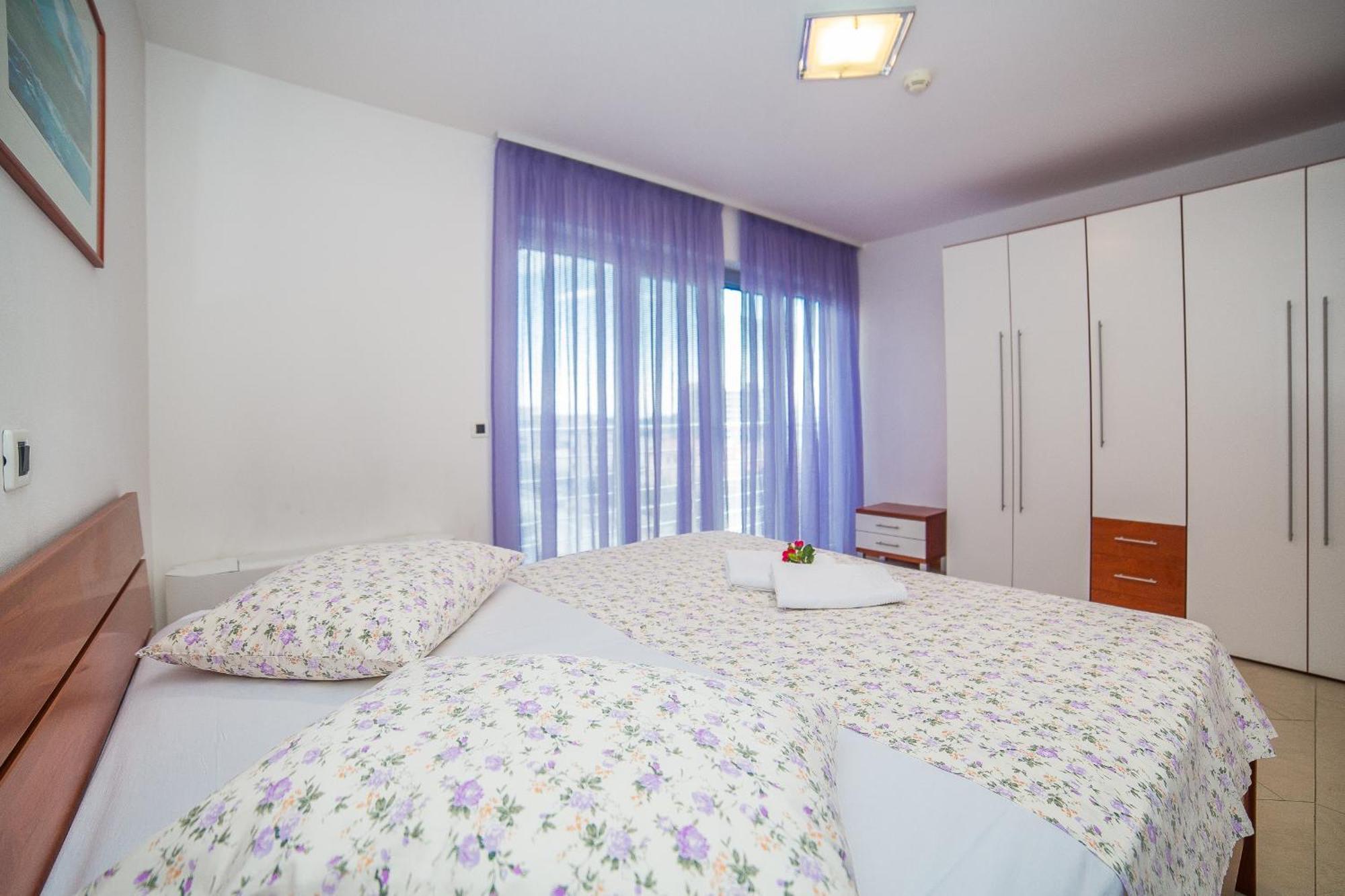 Apartments Milan Макарска Стая снимка