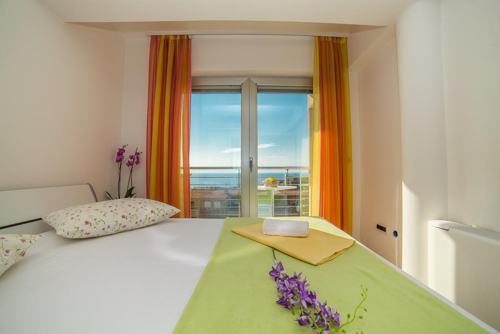 Apartments Milan Макарска Екстериор снимка
