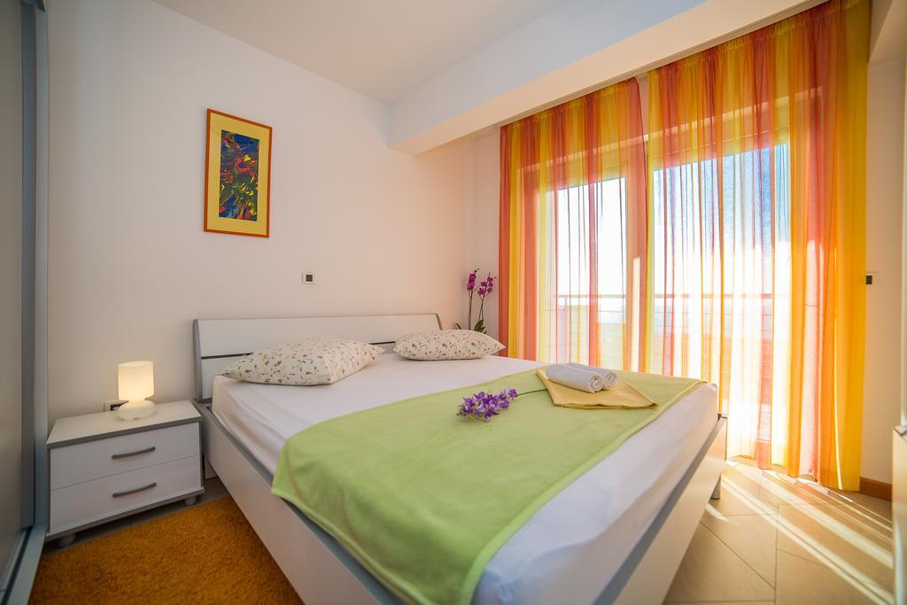Apartments Milan Макарска Екстериор снимка