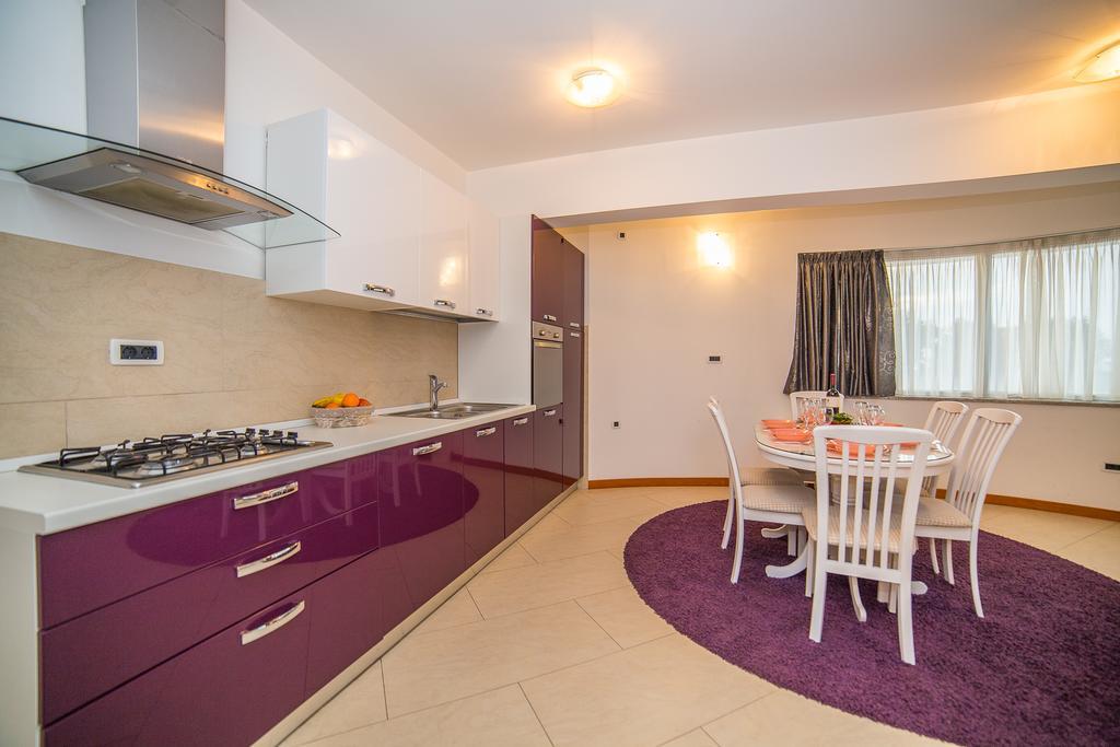 Apartments Milan Макарска Екстериор снимка