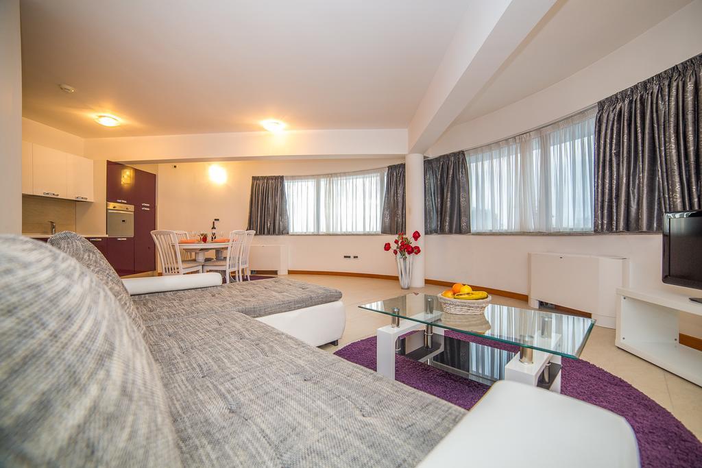 Apartments Milan Макарска Екстериор снимка