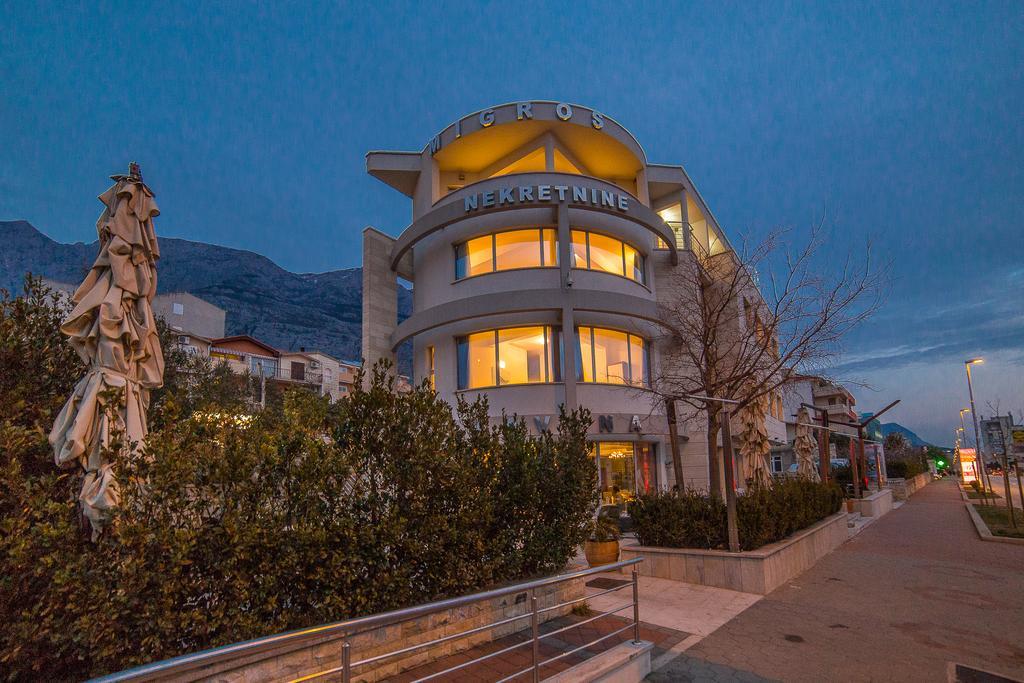 Apartments Milan Макарска Екстериор снимка